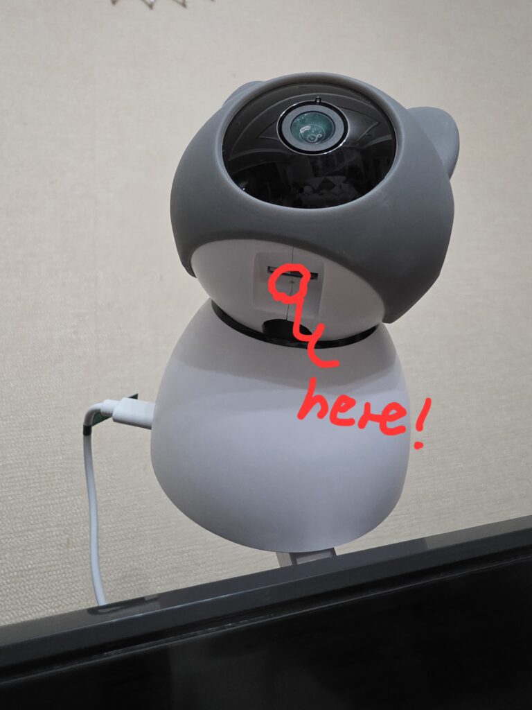 헤이홈 홈캠 와이파이 변경 방법 중 카메라 리셋 버튼 이미지